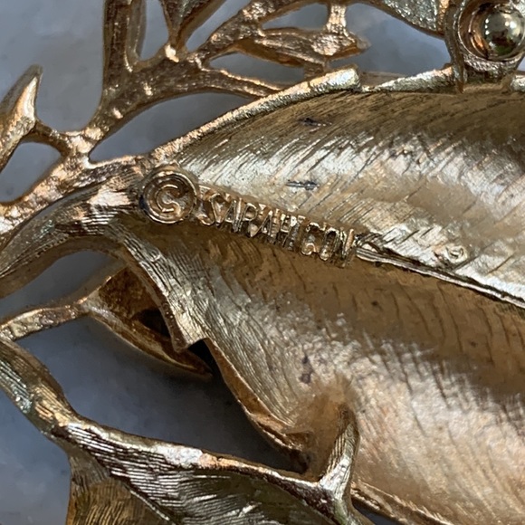 Vintage Sarah Coventry Gold Leaf Brooch - Picture 3 of 5